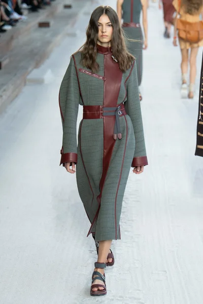 Look 15